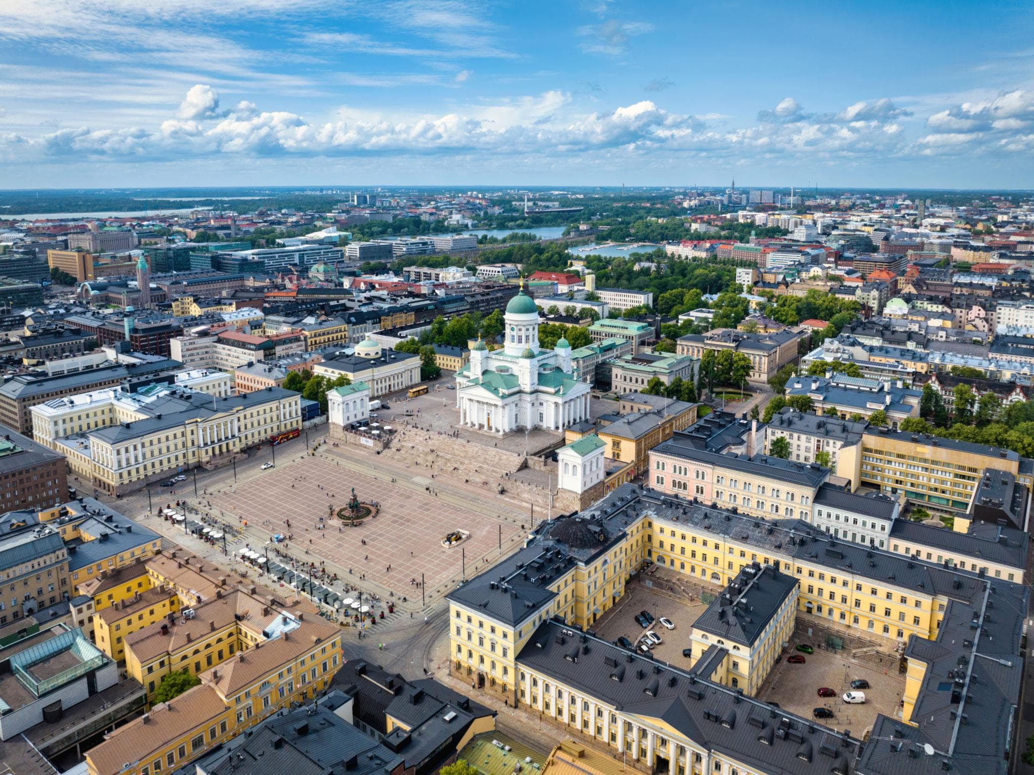 <center>Fly & Drive<br>Finland’s Essential Highlights</center>